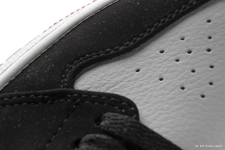 Low 553558-116 Black Toe Jordan  1 0201